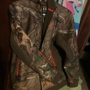 Boys under armour youth large